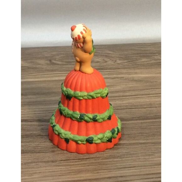 Avon 1991 Porcelain Christmas Bell Garland of Greetings, with Bear on top - Picture 4 of 8